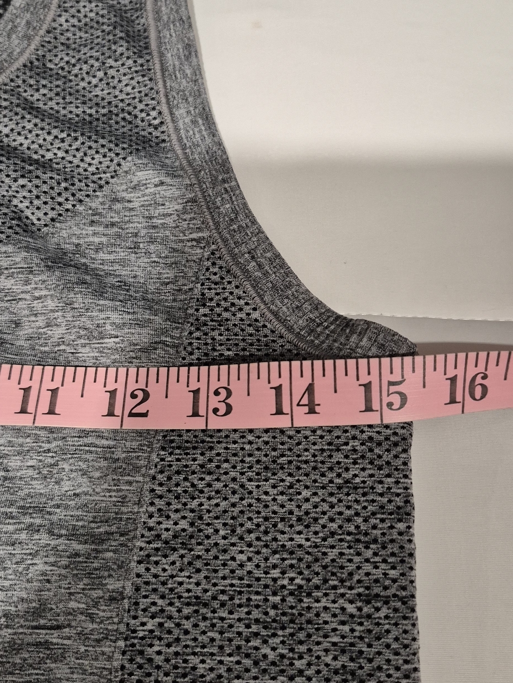 Old Navy Active Seamless Heather Gray Crop Tank - Picture 6 of 8